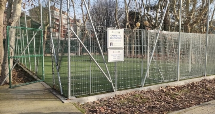 COLLEGNO-SAVONERA - Dopo gli atti vandalici, rimesso a nuovo il campo da calcio a 5 - FOTO