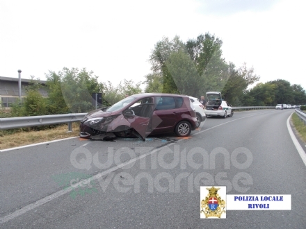 RIVOLI - Fugge dall'ospedale, provoca un incidente e scappa ai civich: denunciato