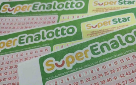 RIVOLI - La Dea Bendata bacia il Bar Tabacchi «Le Paris»: 50mila euro al Superenalotto