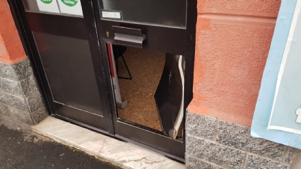VENARIA - Vandalizzata la sede del Partito Democratico