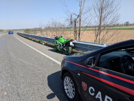 PIANEZZA - Tragedia sulla variante: perde il controllo della sua moto e muore