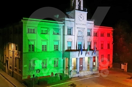 VENARIA - Con il municipio illuminato dal tricolore, la Città ha celebrato la Festa della Repubblica - FOTO