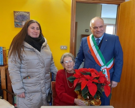 DRUENTO - Auguri a nonna Natalina, neo centenaria: festa assieme al sindaco - FOTO