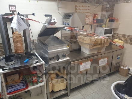 VENARIA - Cibo mal conservato e tasse non pagate: chiuso un negozio in via Mensa