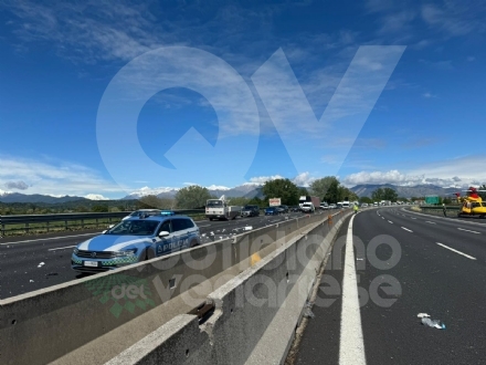 INCIDENTE IN TANGENZIALE A RIVOLI - Tutto bloccato dopo lo scontro fra tre mezzi - FOTO