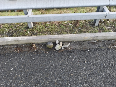 TORINO-BORGARO - Lancio di sassi dal campo nomadi in tangenziale: colpita una macchina