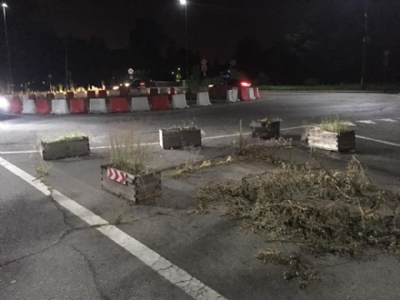 VENARIA - La rotatoria che porta alla Reggia: il più brutto biglietto da visita della Città