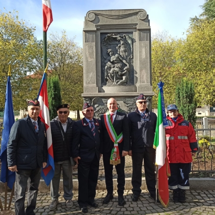 COLLEGNO - Al parco della Rimembranza le targhe ricordano la due Guerre Mondiali