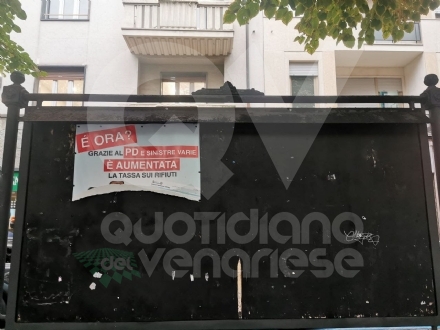 RIVOLI - Vandali in azione: strappati i manifesti di Fratelli d'Italia sugli aumenti Tari - FOTO