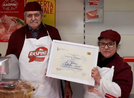 VENARIA - Da 36 anni alla guida del suo negozio: premiata Angelina Colagrossi