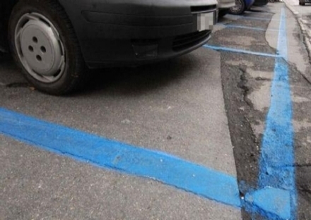 VENARIA - Strisce blu: da oggi si torna a pagare per parcheggiare