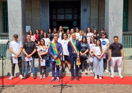 VENARIA - Consegnata la Costituzione ai giovani neo 18enni venariesi