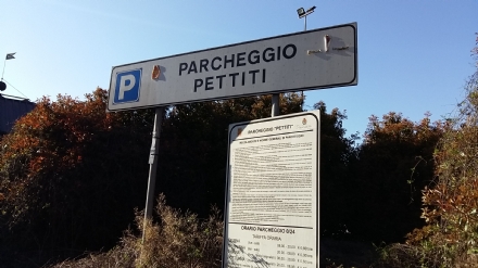 VENARIA - Il parcheggio Pettiti sempre più vittima del degrado