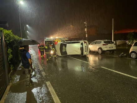 INCIDENTE AD ALPIGNANO - Perde il controllo dell'auto che si ribalta: uomo ferito