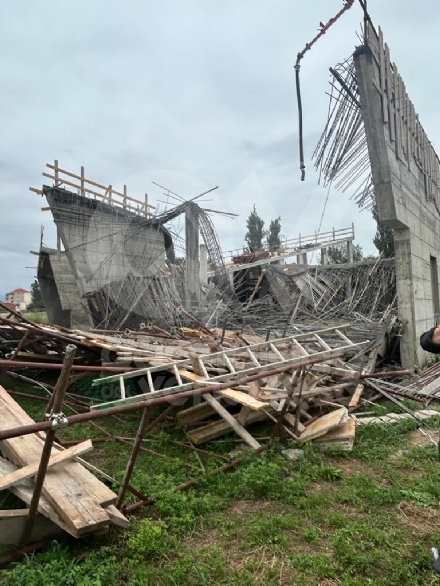 CROLLO PONTEGGIO A RIVOLI - I sindacati: «Troppi incidenti sui luoghi di lavoro»