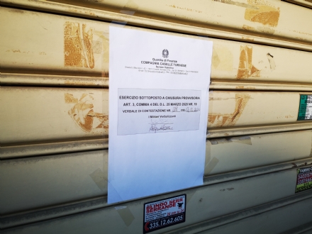 VENARIA - Negozio di acconciature e pizzeria con dentro clienti nonostante i divieti: chiusure e sanzioni