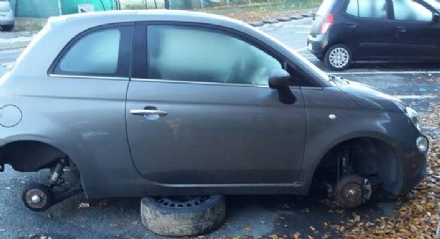 COLLEGNO - I predoni delle gomme colpiscono di nuovo. I residenti: «vogliamo le telecamere»