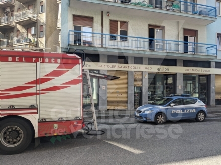 RIVOLI - Incendio nella libreria di via Cavour: palazzo evacuato a scopo precauzionale