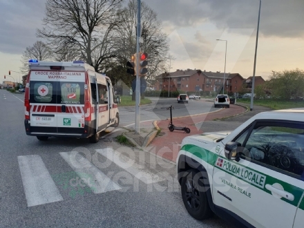 INCIDENTE A VENARIA - Scontro auto-monopattino: due giovani feriti - FOTO