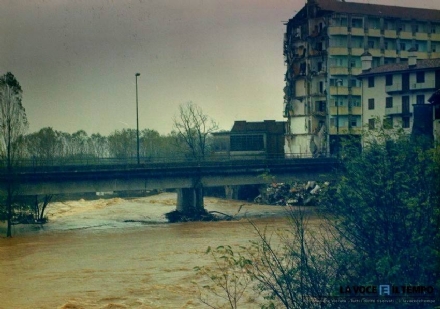 VENARIA - Trenta anni dall'alluvione del '94, quando crollò l'ala di un palazzo in via Cavallo