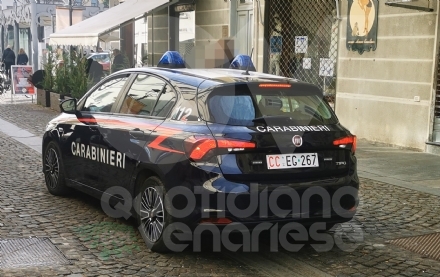 VENARIA - Arrestato 29enne: i carabinieri lo trovano con droga, soldi e una pistola