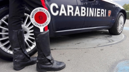 TORINO-GRUGLIASCO-RIVOLI - Si ferma a bordo strada e trova il cadavere di un uomo
