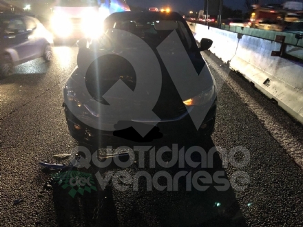 COLLEGNO - Tamponamento in tangenziale: tre auto coinvolte e quattro feriti - FOTO