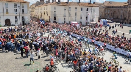 GIRO D'ITALIA A VENARIA - Riviviamo le emozioni della «Grande Partenza» - TUTTE LE FOTO