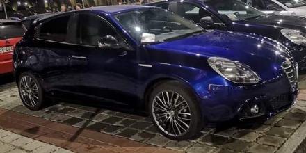 DRUENTO - Allarme sicurezza: rubata un'auto in pieno giorno in vicolo San Pancrazio