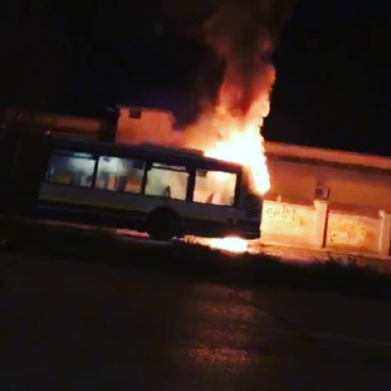 AUTOBUS ESPLODE - In corso Francia: l'autista salva in tempo i passeggeri