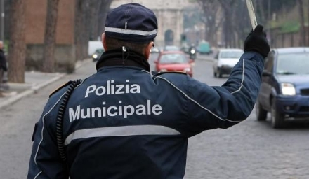 TORINO-BORGARO - Controlli al campo nomadi: un uomo fermato per evasione