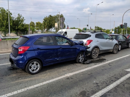 GRUGLIASCO - Tre feriti dopo il tamponamento a catena in corso Allamano