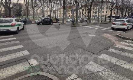 VENARIA - Bambino investito da un'auto: paura in corso Papa Giovanni XXIII - FOTO