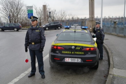 VENARIA - Spaccio di cocaina, maxi operazione della guardia di finanza con 24 arresti