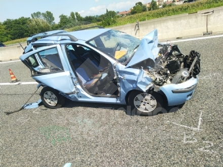 CAOS IN TANGENZIALE - Scontro fra auto, furgone e camion: tre feriti e code chilometriche