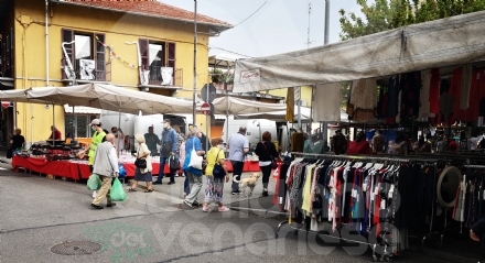 VENARIA - Confermato il mercato di viale Buridani: le categorie commerciali confermate