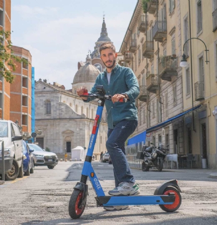 RIVOLI - Mobilità sostenibile: in arrivo 500 monopattini elettrici in sharing di «Dott»