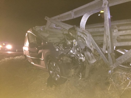 COLLEGNO - Si schianta contro il guard rail in tangenziale: grave un 31enne