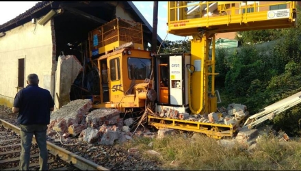 LINEA TORINO-CERES - Treno in manovra finisce contro un muro: chiusa la stazione Gtt di Cirié