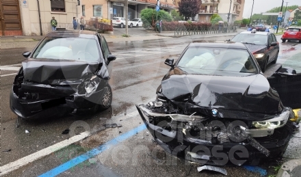 INCIDENTE A VENARIA - Malore mentre è alla guida: morto un uomo di 82 anni - FOTO