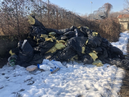 ALPIGNANO - Rifiuti abbandonati in strada Campagnola: indaga la polizia locale