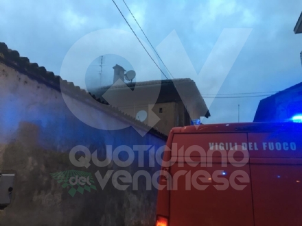 CASELLE - La lavatrice va in corto: alloggio distrutto dalle fiamme in via Gibellini - FOTO