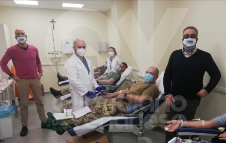 VENARIA - Missione compiuta: i militari dell'Aves Toro hanno donato il sangue all'Avis
