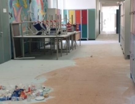 COLLEGNO - Partiti i lavori nelle aule della Gramsci dopo il raid dei vandali