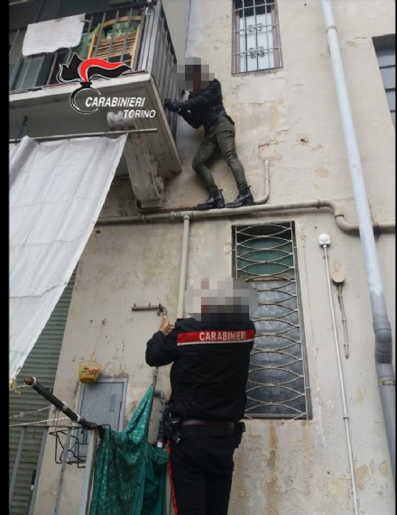 TORINO-BORGARO - Ladre acrobate arrestate dopo il furto in appartamento «in trasferta»