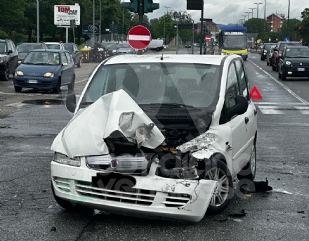 INCIDENTE A VENARIA Sempre all'incrocio tra corso Alessandria e via Druento: un ferito - FOTO