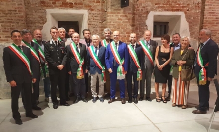 RIVOLI - Il saluto e i ringraziamenti dei sindaci al capitano Luca Mariano
