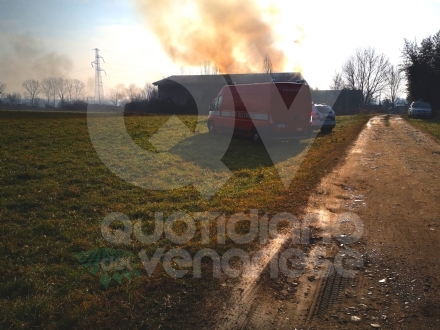 COLLEGNO - Incendio nel cascinale: giudicato inagibile un basso fabbricato