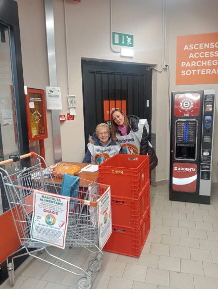 VENARIA - Sabato ritorna la colletta alimentare degli «Amici di Giovanni» all'Ekom