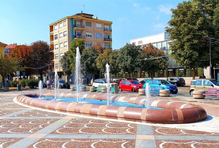 VENARIA - La nuova fontana di piazza Pettiti: un occhio al risparmio energetico